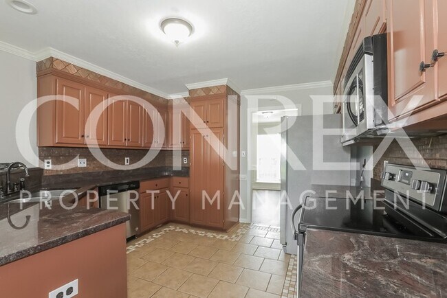 Building Photo - Beautiful 4 Bedroom!