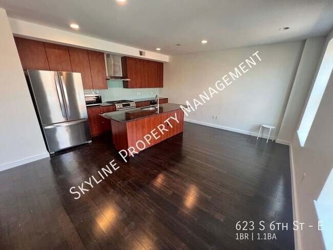 Building Photo - Gorgeous 1 Bedroom Condo For Rent in Queen...