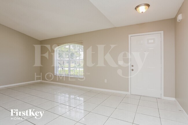 Building Photo - 2514 SW Monterrey Ln