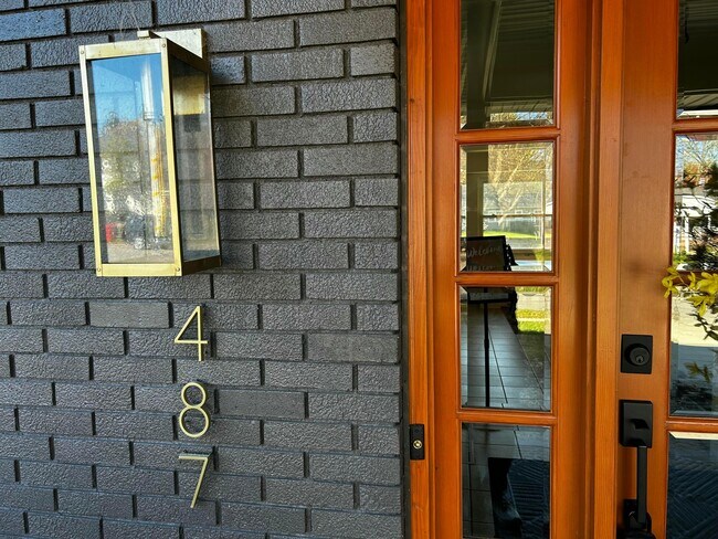 Foto del edificio - 487 Longfellow Ave