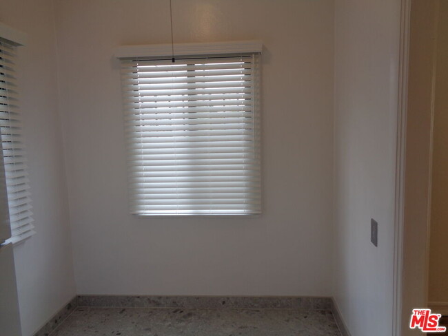 Building Photo - 1266 S Citrus Ave