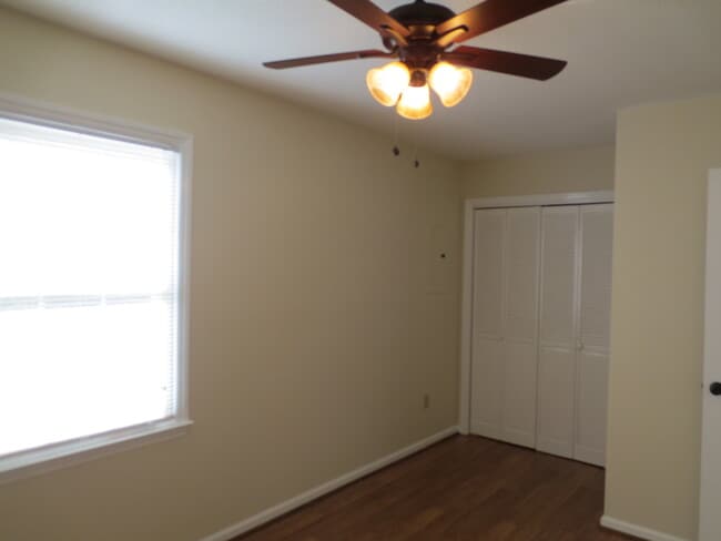 Building Photo - Kincaid Circle Apartments