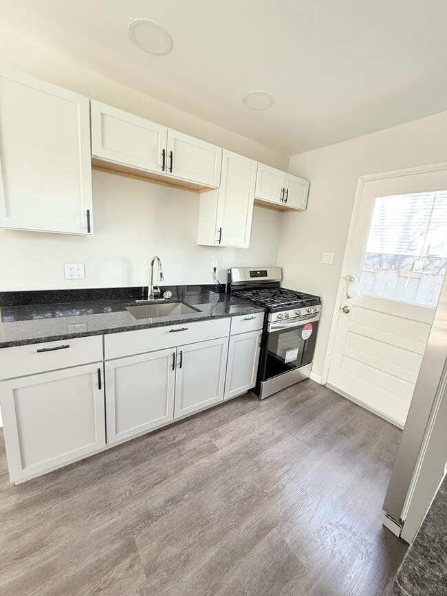 Foto del edificio - Great 4BR, 1 1/2BA Single Family Home in Penn Hills