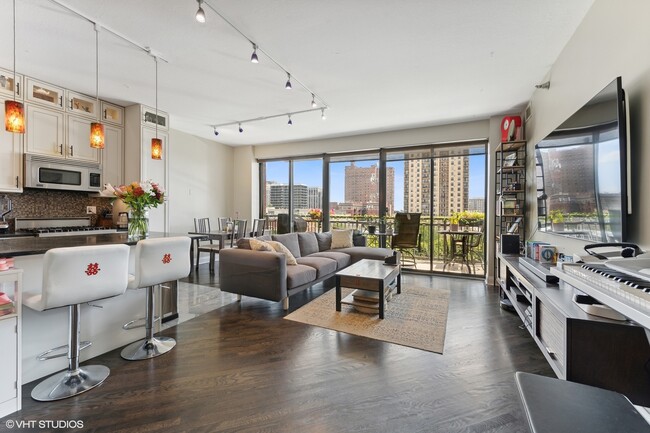 Building Photo - 5 E 14th Pl