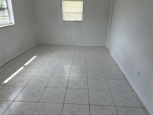 Building Photo - 5882 Bimini Cir E