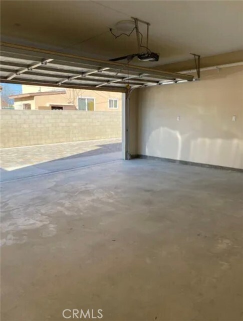 Building Photo - 2666 Humbert Ave