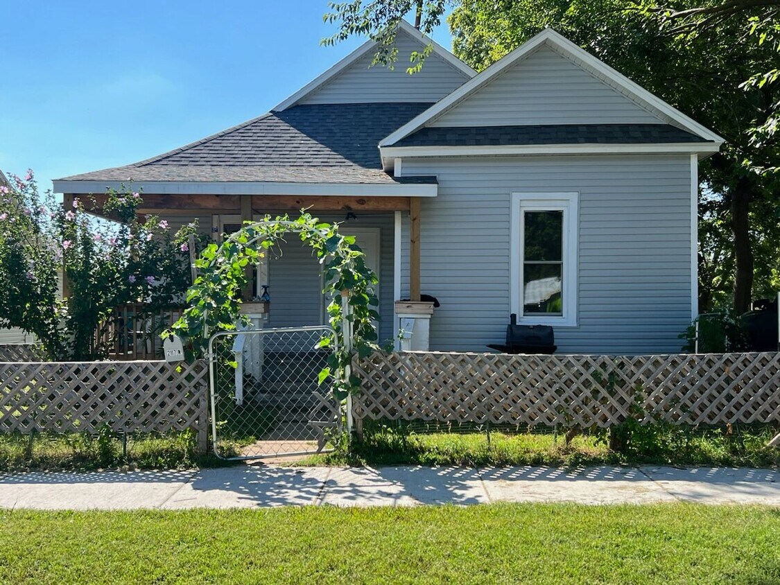 Foto principal - 3 bedroom 2 Bath $875