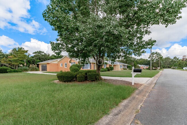 Foto del edificio - NOW OFFERING $250 OFF FIRST FULL MONTH IF ...
