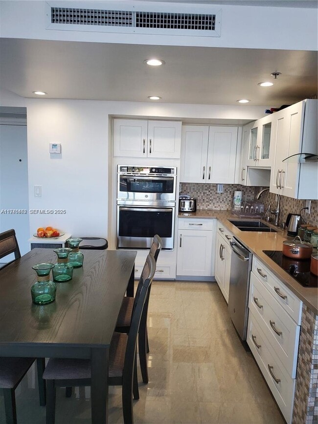 Building Photo - 20515 E Country Club Dr