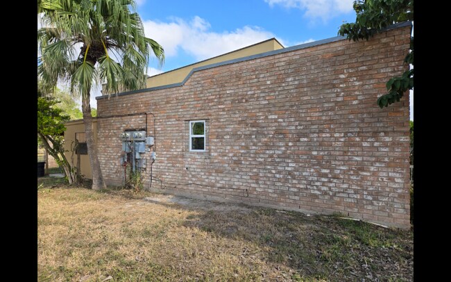 Building Photo - 301 Bolivar Ave