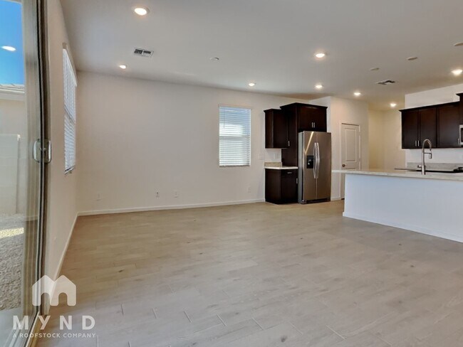Building Photo - 16018 W Hackamore Dr