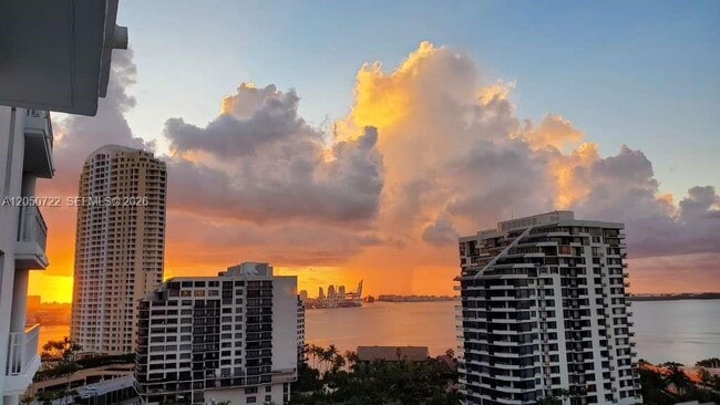 Building Photo - 701 Brickell Key Blvd