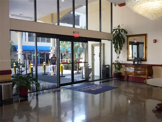 Foto del edificio - 7601 E Treasure Dr