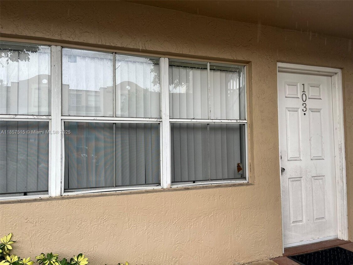 Foto principal - 8615 NW 5th Terrace