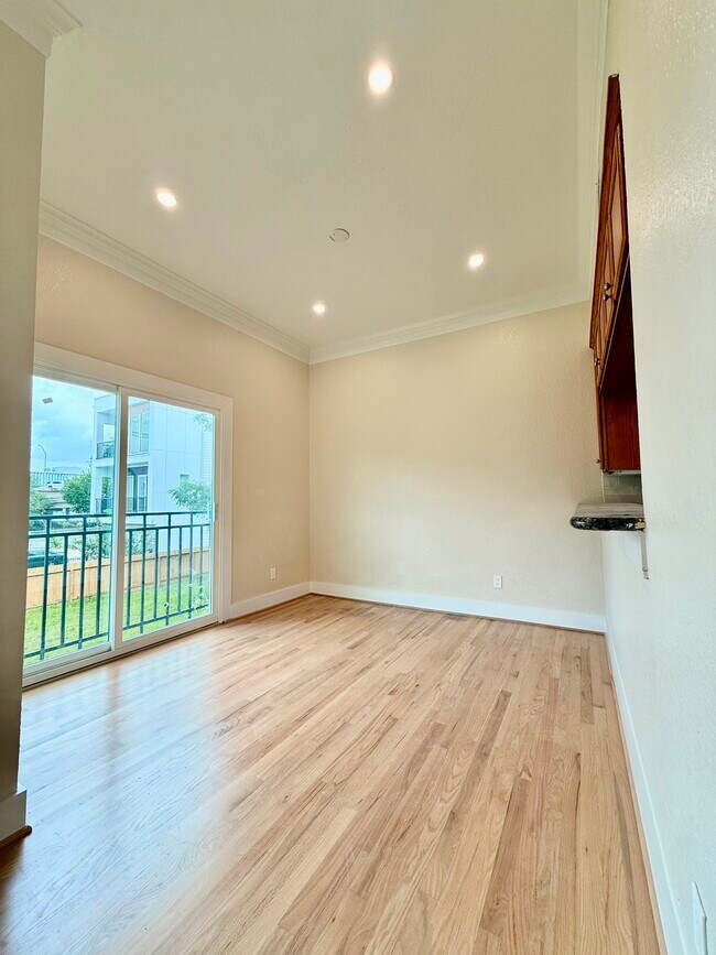 Foto del edificio - 1323 Rosewood St