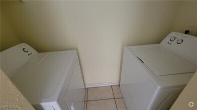 Building Photo - 2937 Winkler Ave