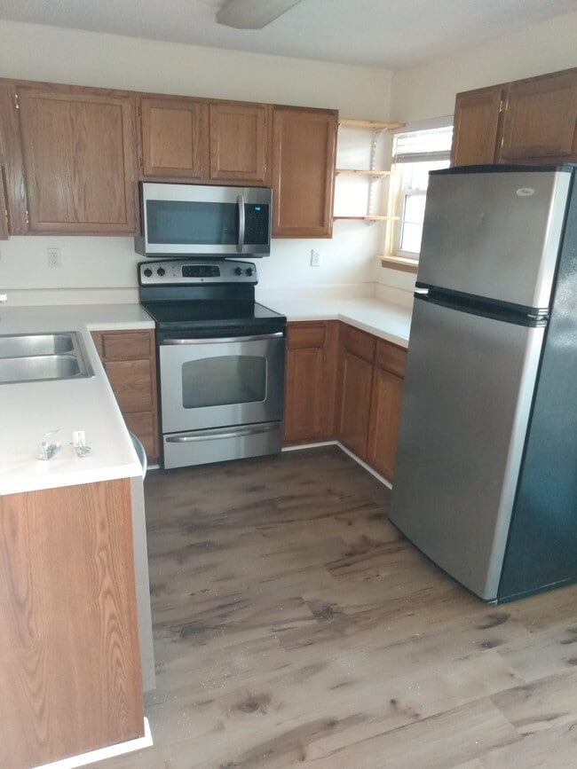 Building Photo - 102 Vixen Cir