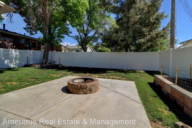 Building Photo - 4 br, 2 bath House - 476 E 200 S