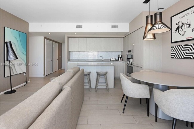 Building Photo - 4010 S Ocean Dr