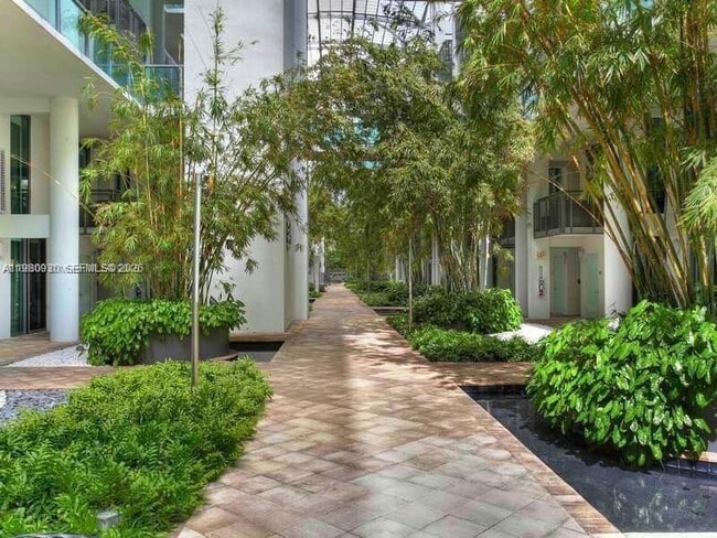 Building Photo - 6000 Collins Ave