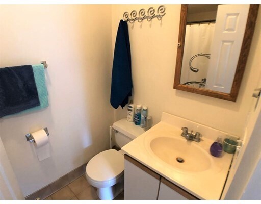 Building Photo - 32 Gloucester St