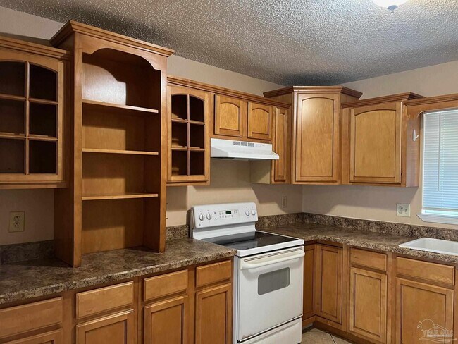 Building Photo - 3229 Maplewood Dr
