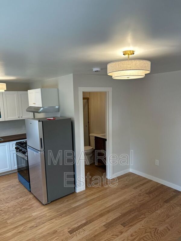 Foto del edificio - 1338 W Monroe St