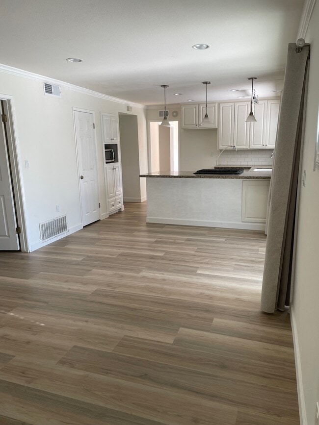 family room - 5909 Wheelhouse Ln