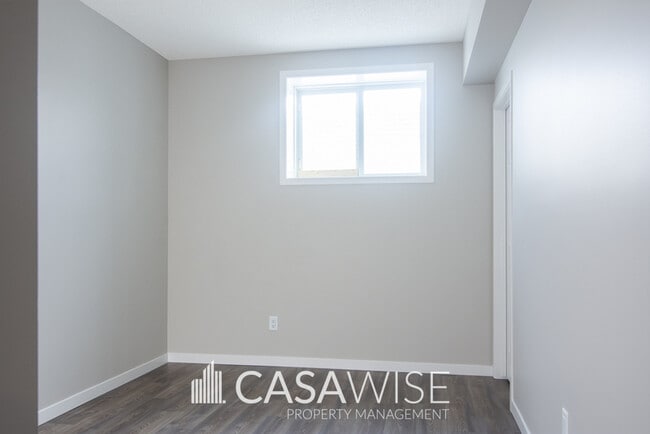 Building Photo - 6231-6176 176 Ave NW