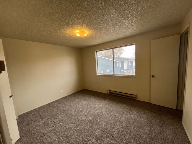 Building Photo - 203 E Bird Ave
