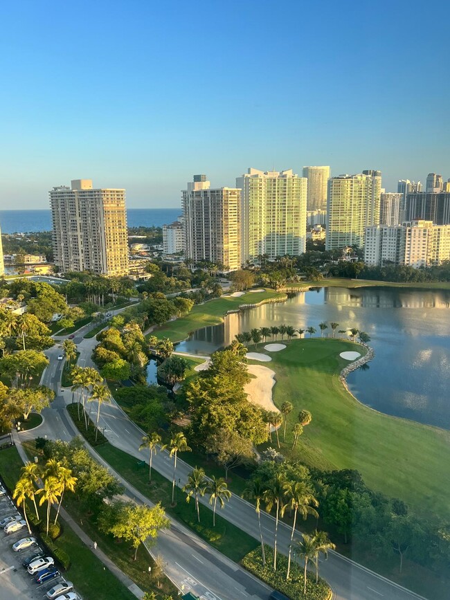 Foto del edificio - 3625 N Country Club Dr