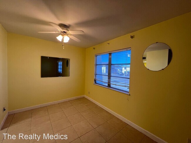 Foto del edificio - 2 br, 1 bath House - 121 Caribbean St Unit 8B
