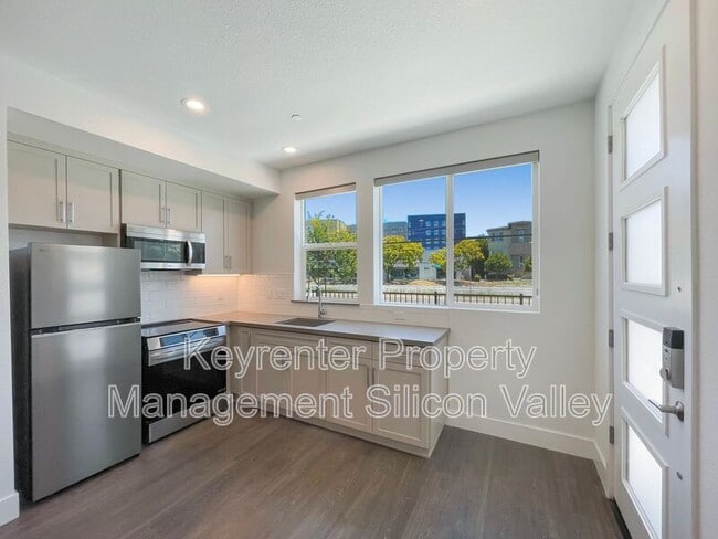 Building Photo - 333 Montague Expy