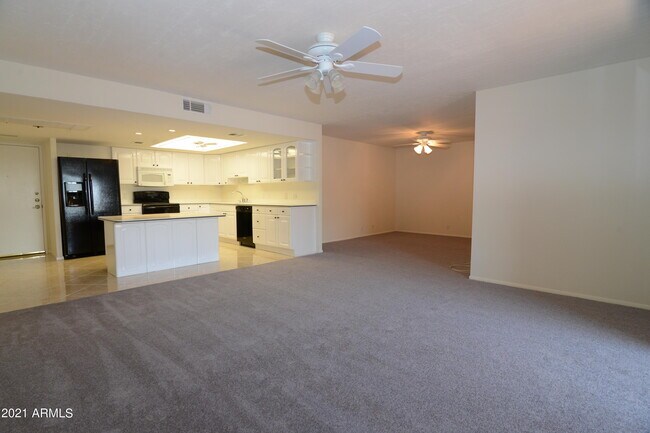 Foto del edificio - 7940 E Camelback Rd