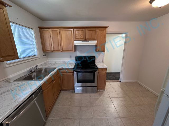 Foto del edificio - Charming 3-Bed Retreat in Milwaukie - Cozy 923 Sq Ft Haven!