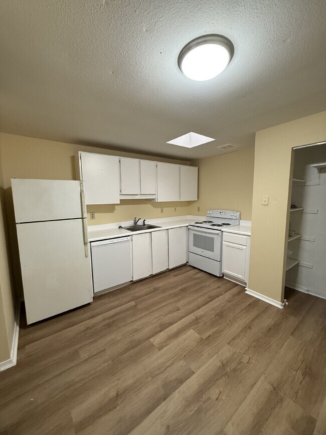 Foto del edificio - Fairwood Area Unit Available with Move-In Special!