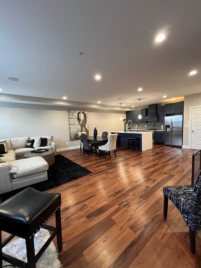 Foto del edificio - Stunning 4 BR/3 BA Townhome in Trinidad!