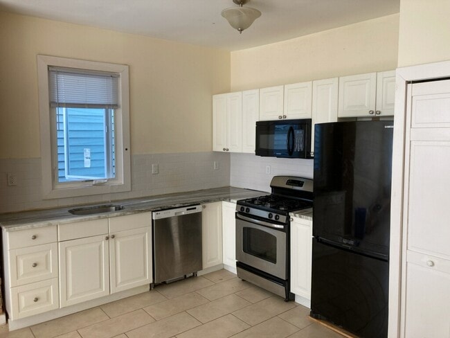 Building Photo - 140 Highland Ave