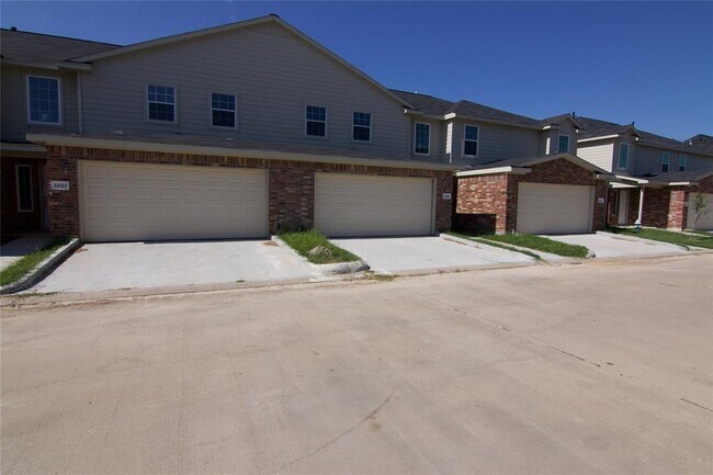 Foto del edificio - 12039 Clifton Oaks Dr