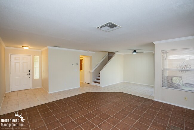 Foto del edificio - Spacious 3Bdm 2.5Ba Two-Story Home next to Queensridge!