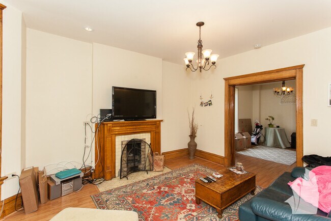 Foto del edificio - 815 W Wellington Ave