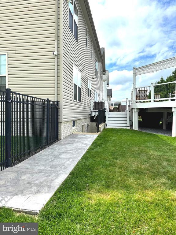 Building Photo - 13805 Leaman Farm Rd