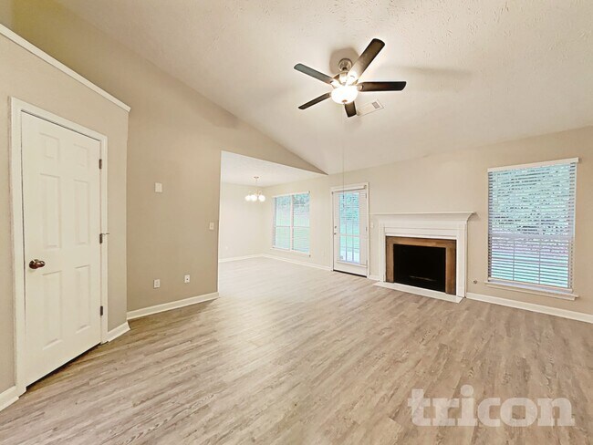 Foto del edificio - 8583 Misty Creek Cir