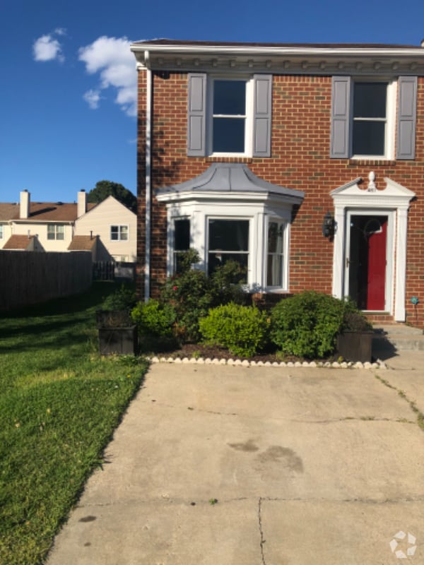 Building Photo - 461 San Roman Dr