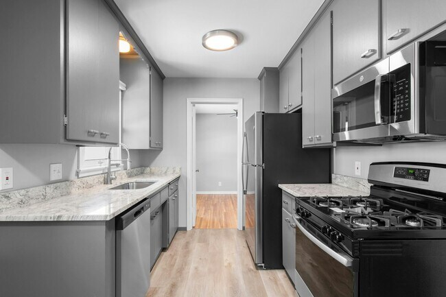 Foto del edificio - 8812 Chowen Ave S