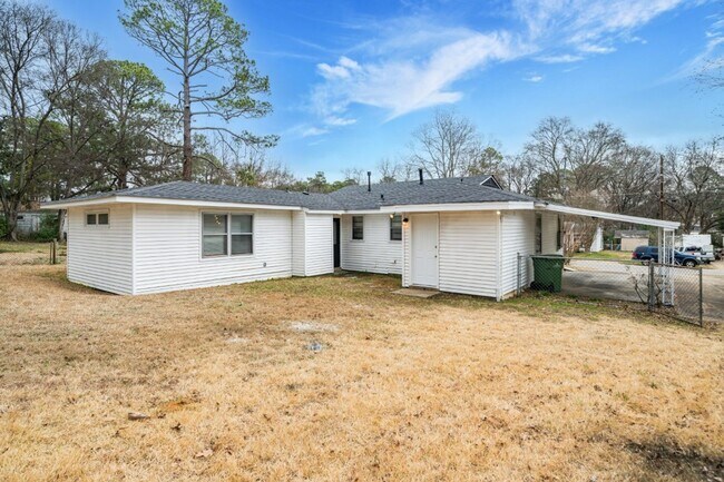 Building Photo - 1216 Beechdale Rd