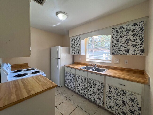 Foto del edificio - 2BR/1BA Apartment - Available NOW! *Approv...