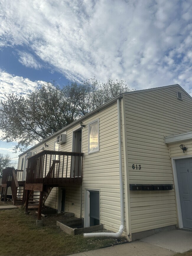 Building Photo - 613 N Franklin Ave