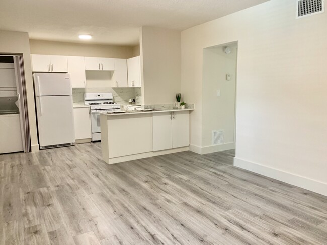 Building Photo - 6805 N Kendall Dr