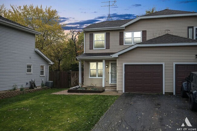 Foto del edificio - Beautiful Townhouse In Naperville